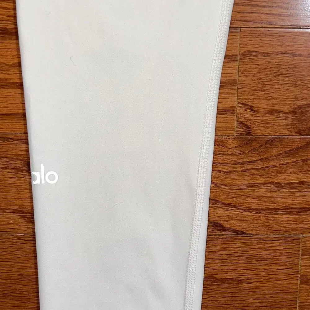 ALO Yoga Ripped Leggings in Off-White Cream